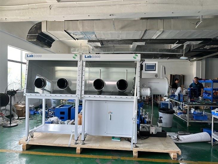 Glove Box With Gas Purification System